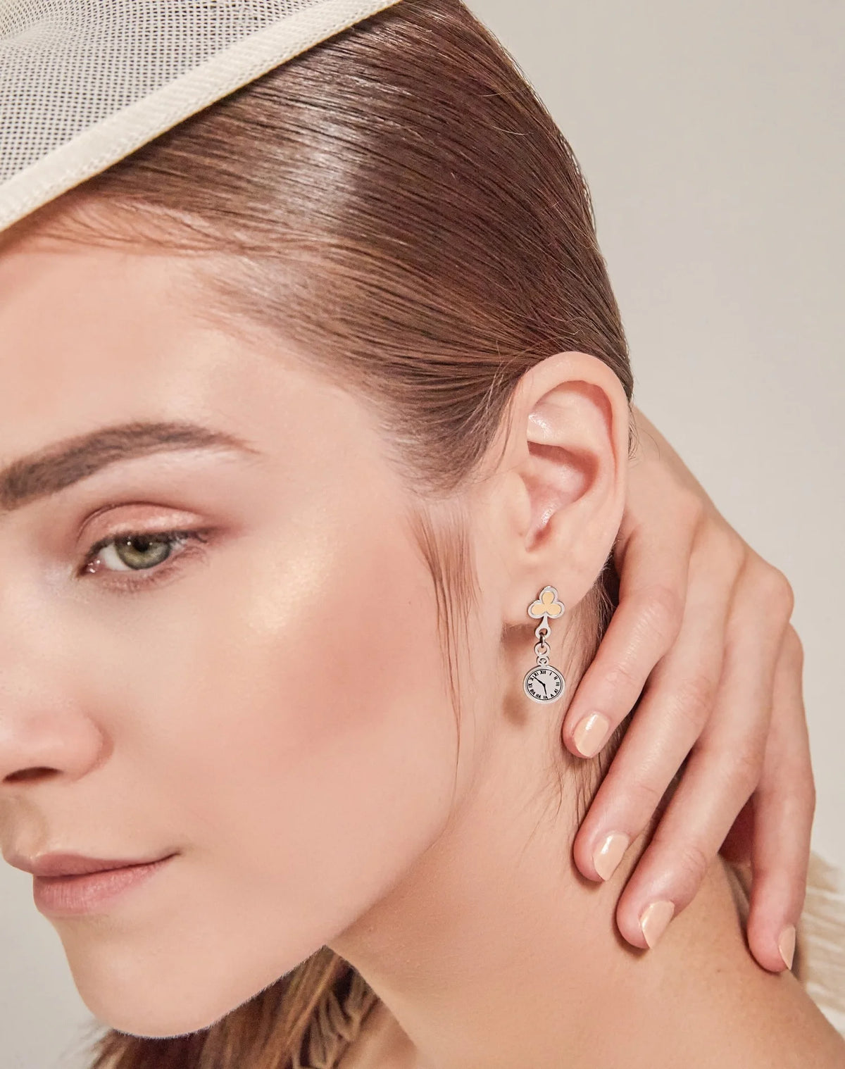 Orecchini in acciaio Mad Tea collezione Alice in Wonderland-CAWO001