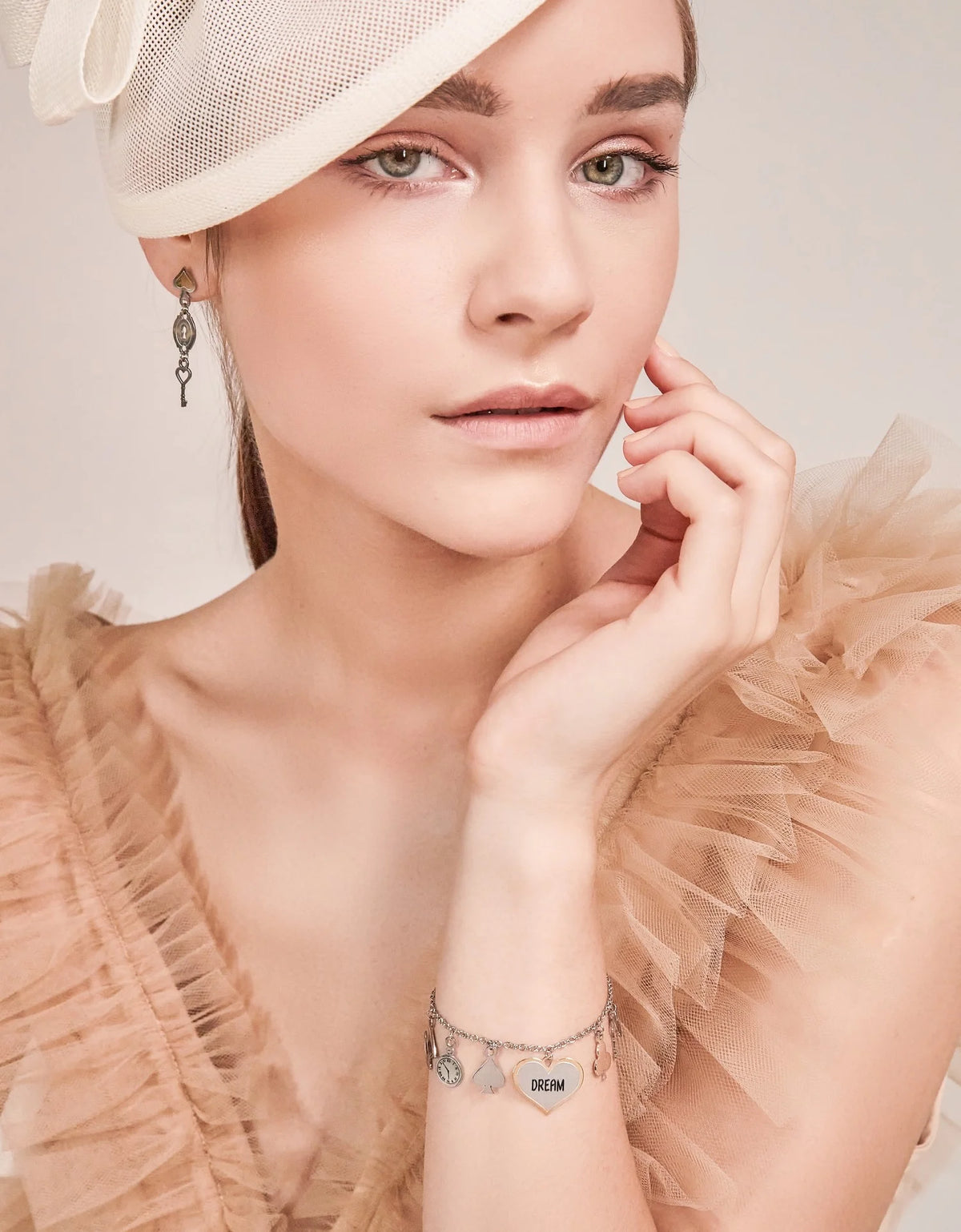 Bracciale in acciaio Mad Tea collezione Alice in Wonderland-CAWB001