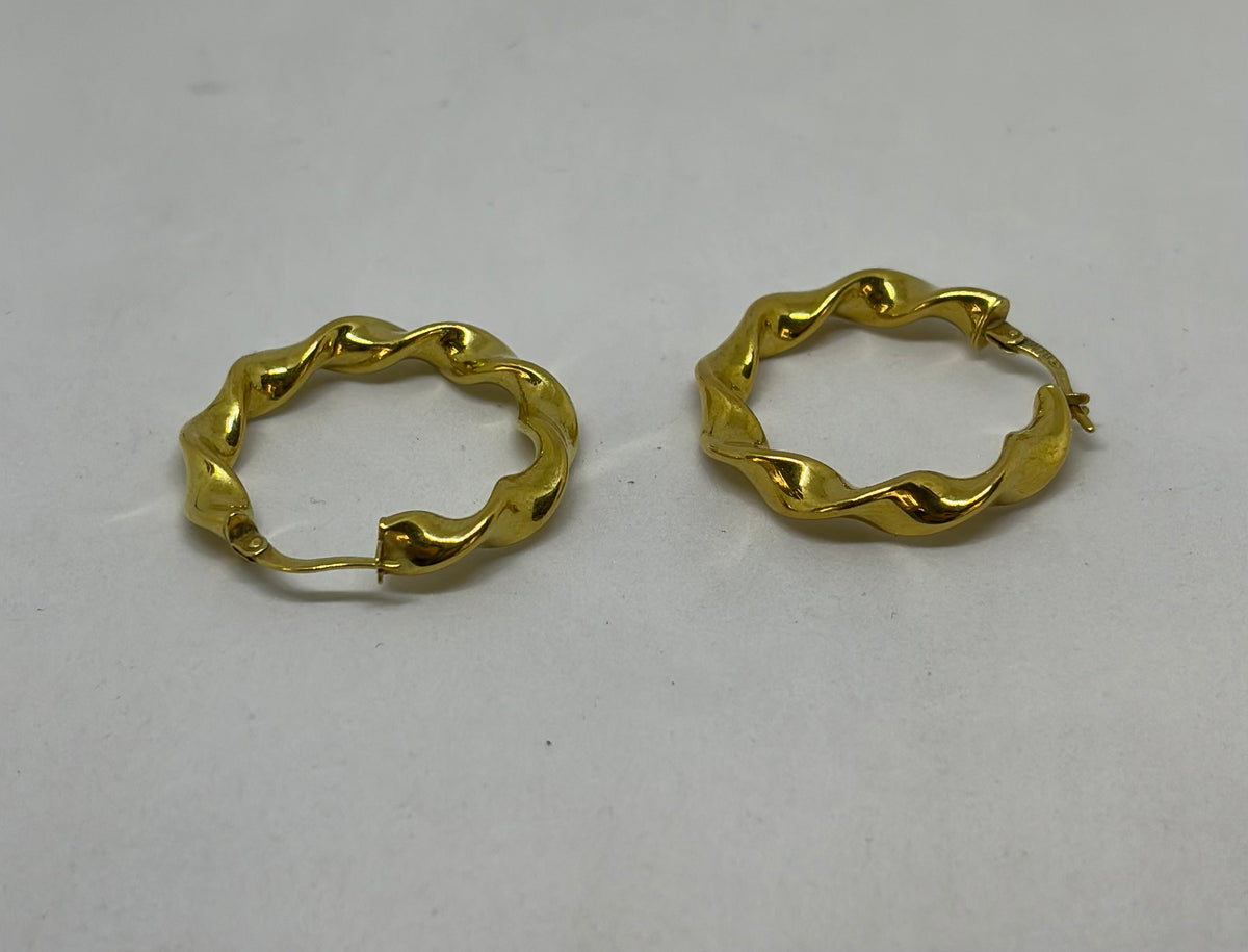 Orecchini in oro 750/1000 - 18 carati colore giallo lavorato - diametro 3,2 centimetri - OO020