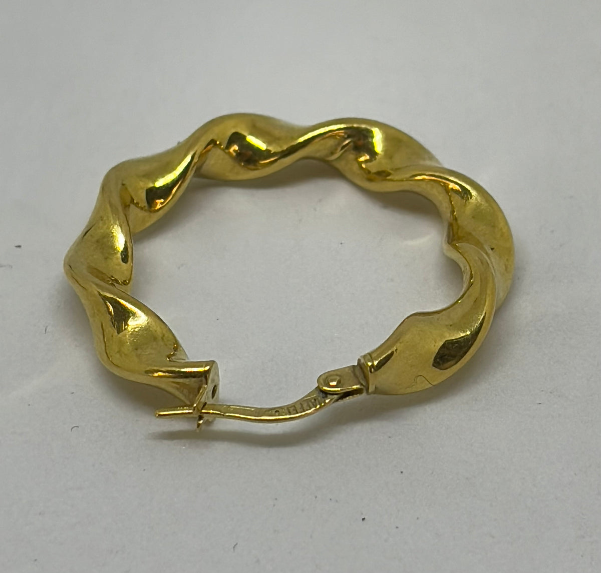 Orecchini in oro 750/1000 - 18 carati colore giallo lavorato - diametro 3,2 centimetri - OO020