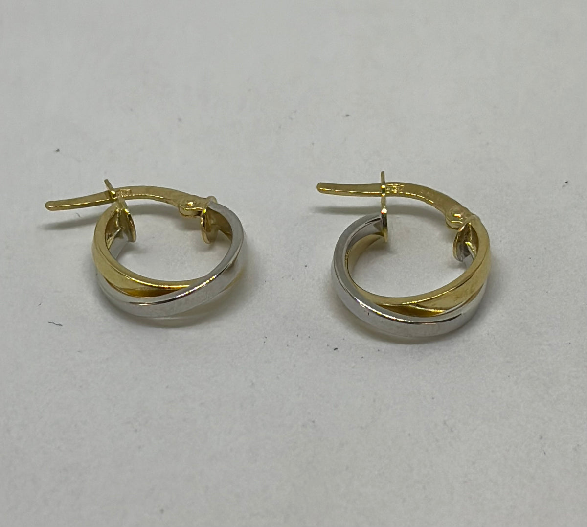 Orecchini in oro 750/1000 - 18 carati colore giallo e bianco - diametro 1,3 centimetri - OO048