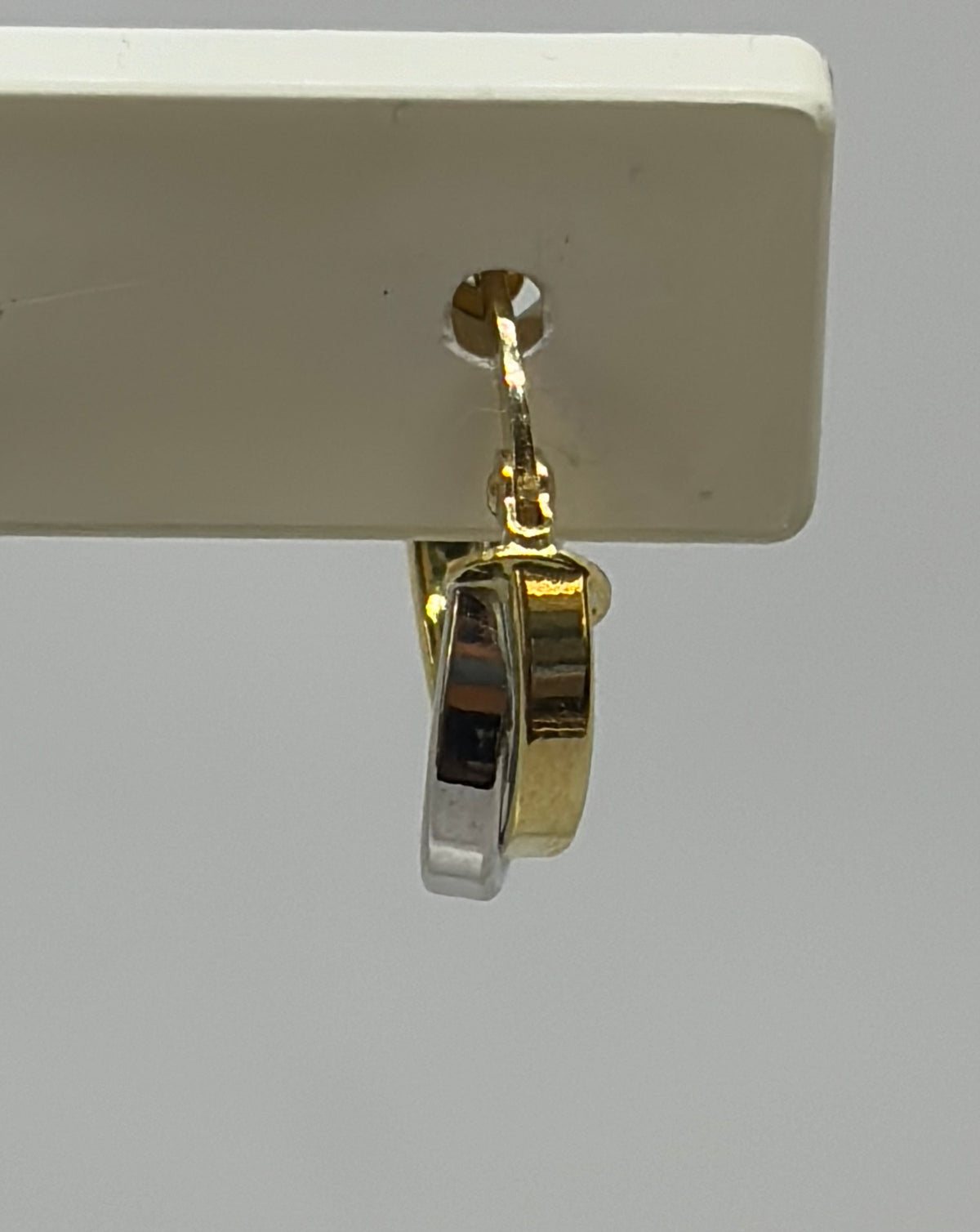 Orecchini in oro 750/1000 - 18 carati colore giallo e bianco - diametro 1,3 centimetri - OO048