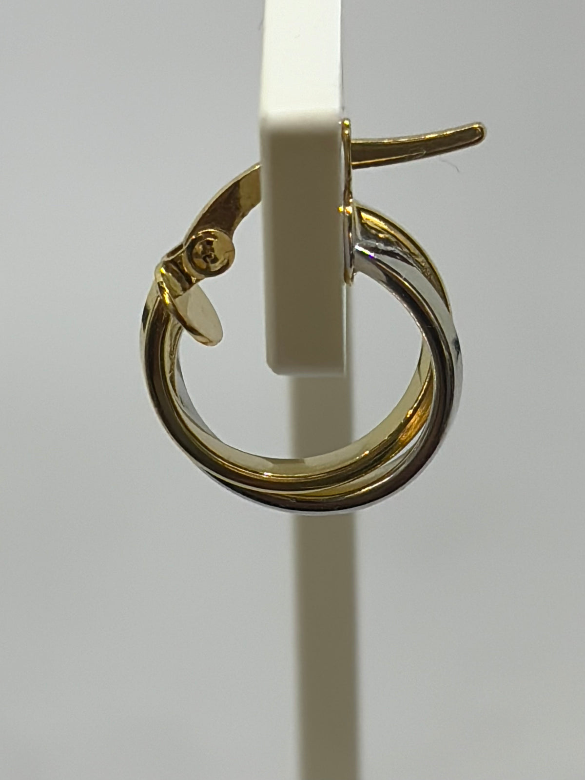 Orecchini in oro 750/1000 - 18 carati colore giallo e bianco - diametro 1,3 centimetri - OO048