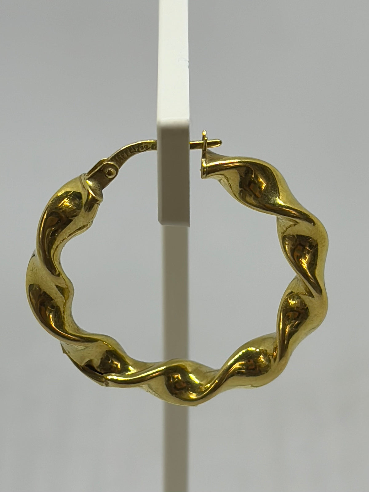 Orecchini in oro 750/1000 - 18 carati colore giallo lavorato - diametro 3,2 centimetri - OO020