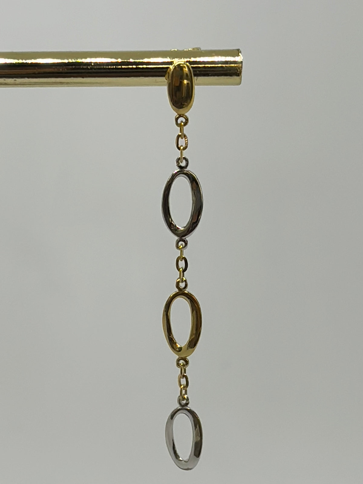 Orecchini in oro 750/1000 - 18 carati pendenti colore bianco e giallo - altezza 5,0 centimetri - OO049