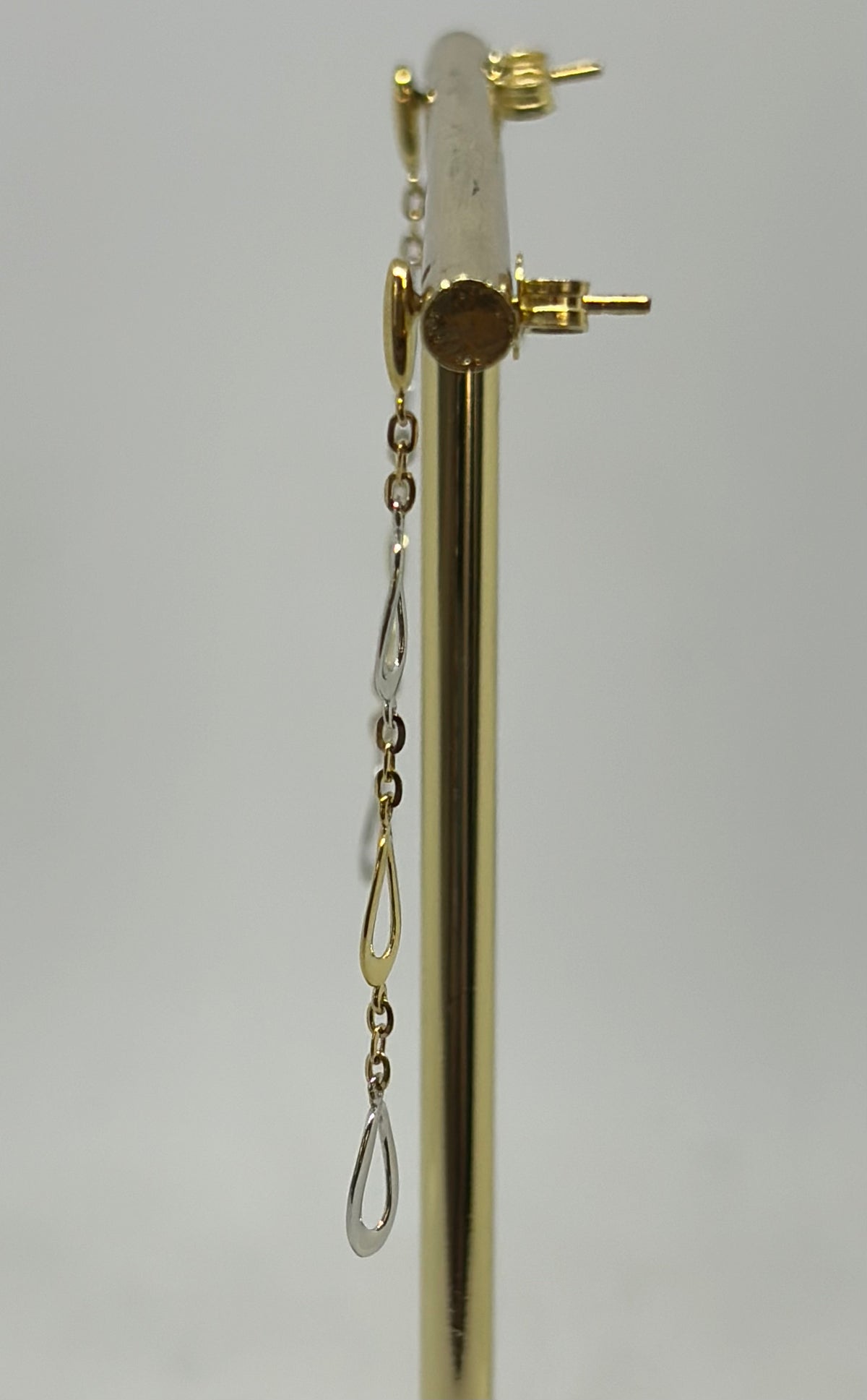 Orecchini in oro 750/1000 - 18 carati pendenti colore bianco e giallo - altezza 5,0 centimetri - OO049