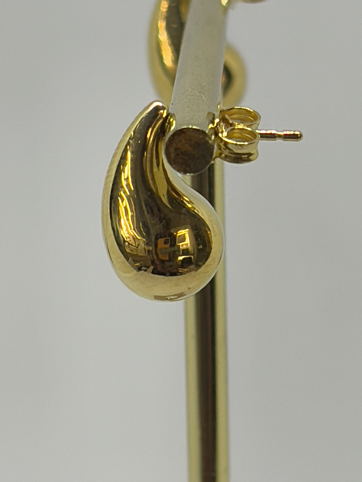 Orecchini in oro 750/1000 - 18 carati a goccia a lobo colore giallo - altezza 1,6 centimetri - OO001