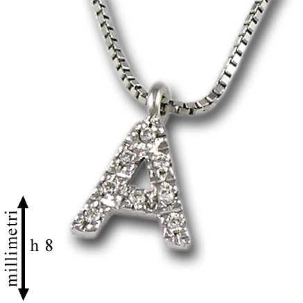 Collana in oro con pendente oro e diamanti lettera piccola