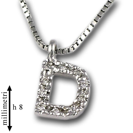 Collana in oro con pendente oro e diamanti lettera piccola