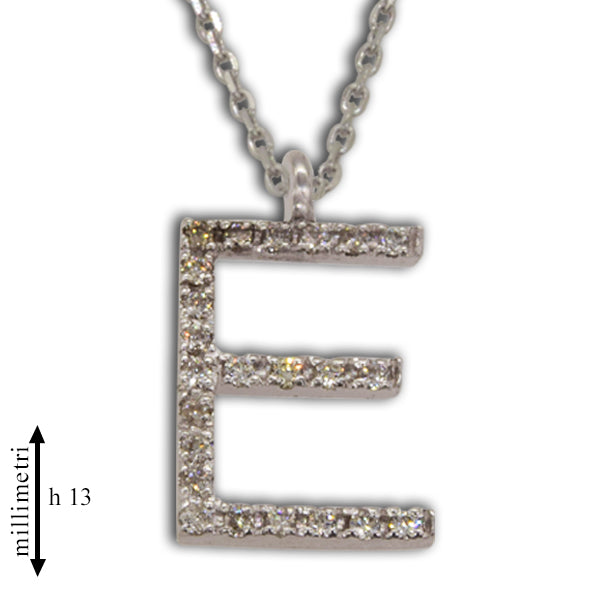 Collana in oro con pendente oro e diamanti lettera grande