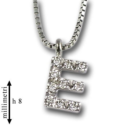 Collana in oro con pendente oro e diamanti lettera piccola