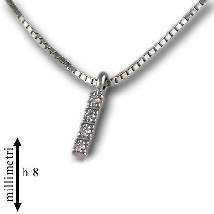 Collana in oro con pendente oro e diamanti lettera piccola