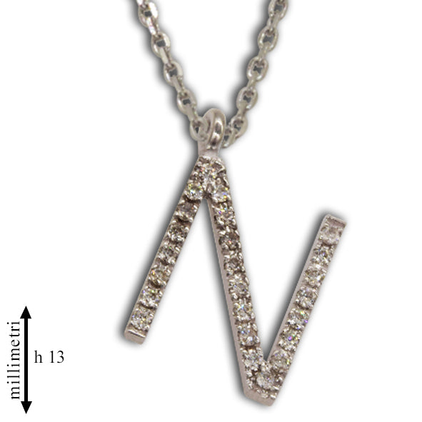 Collana in oro con pendente oro e diamanti lettera grande